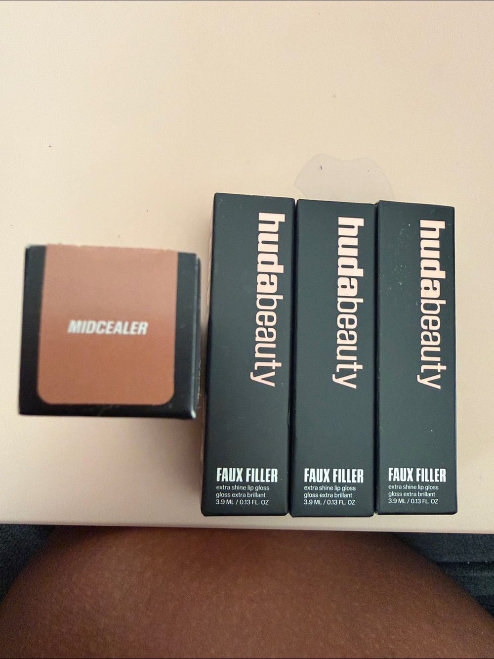 HUDA BEAUTY Faux Filler Lip Gloss - Midcealer